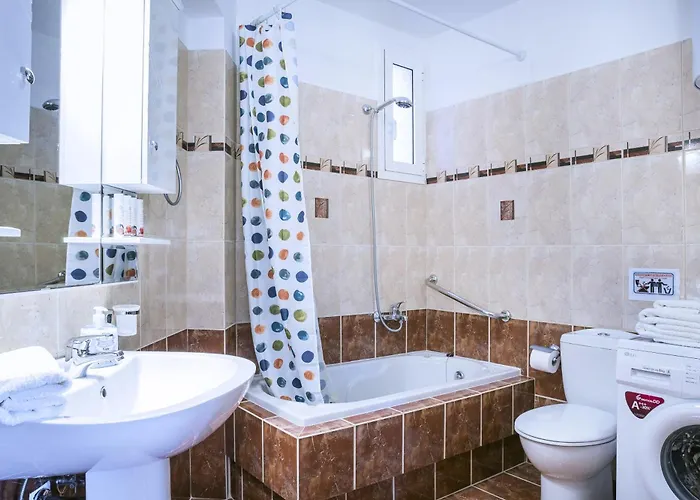 Blue Lagoon Luxury B2 *